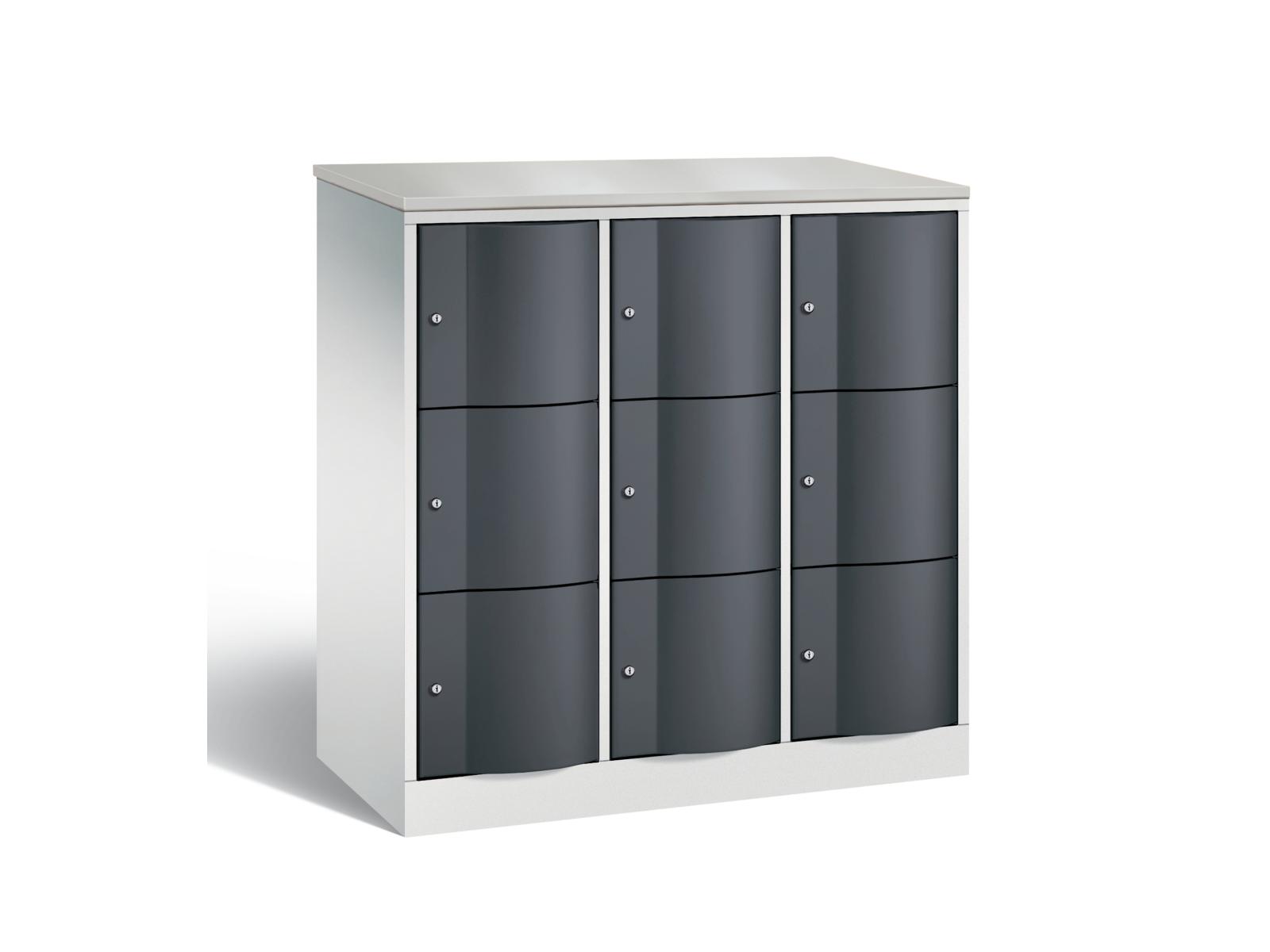 Schließfachschrank Resisto halbhoch mit robusten 1,5mm dicken Türen 3 Fächer übereinander - 3 Abteile 540mm tief