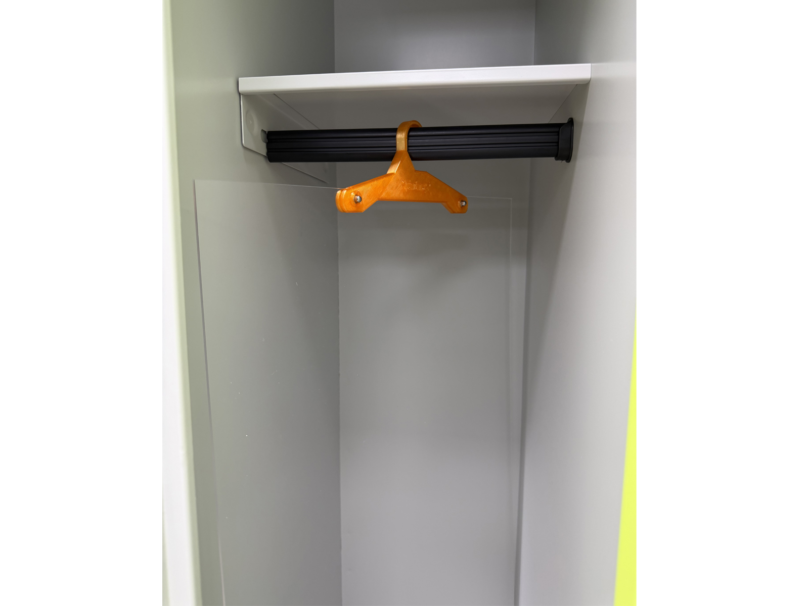 Trennwand mit offener Halterung 106,5cm hoch aus Acryl - Transparent