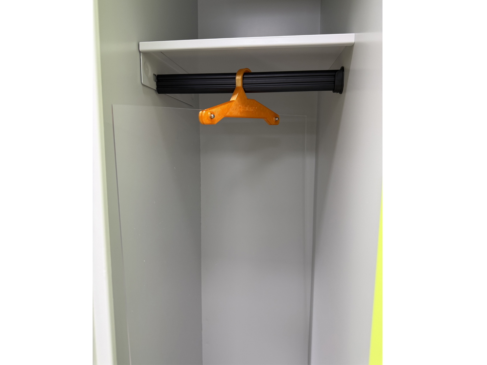 Trennwand mit offener Halterung 76,5cm hoch aus Acryl - Transparent