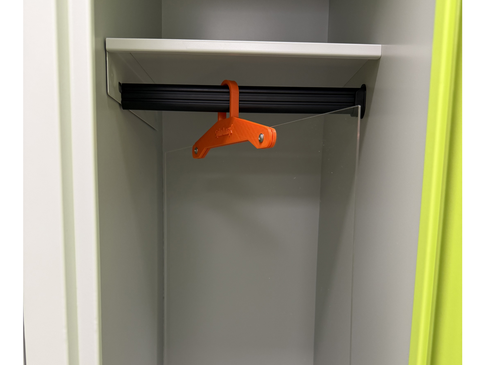 Trennwand mit geschlossener Halterung 106,5cm hoch aus Acryl - Transparent