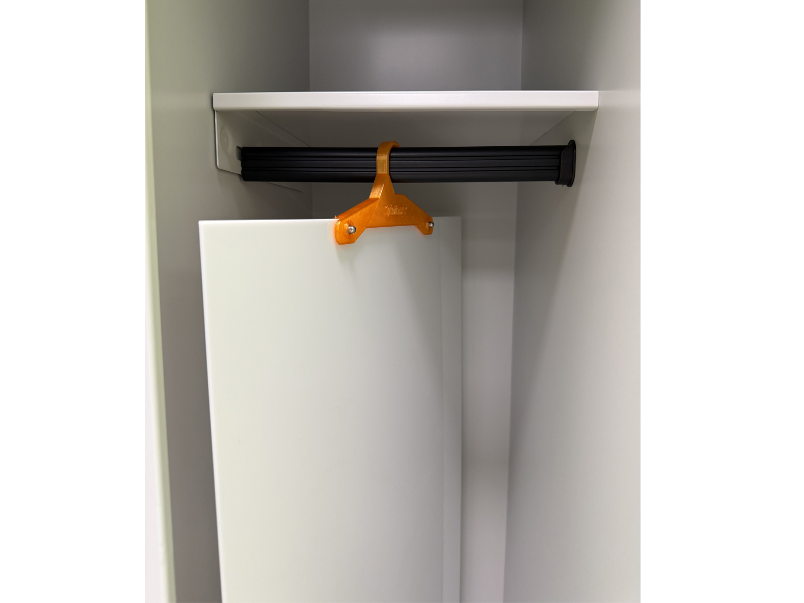 Trennwand mit offener Halterung 106,5cm hoch aus Acryl - Weiß